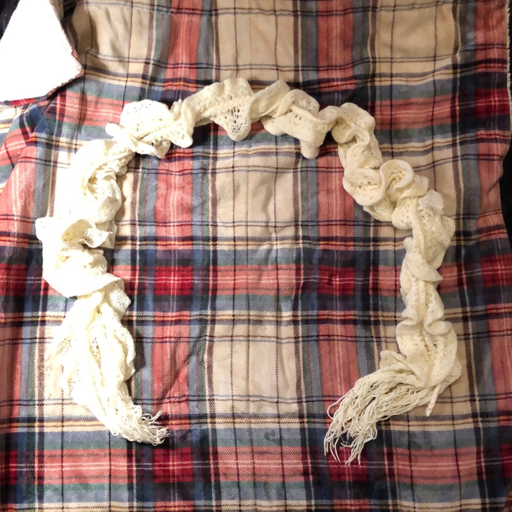 Juniors Off white scarf 🧣 Good condition